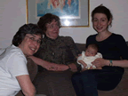 Eliza with mom and grandma Jane and Valerie (77kb)